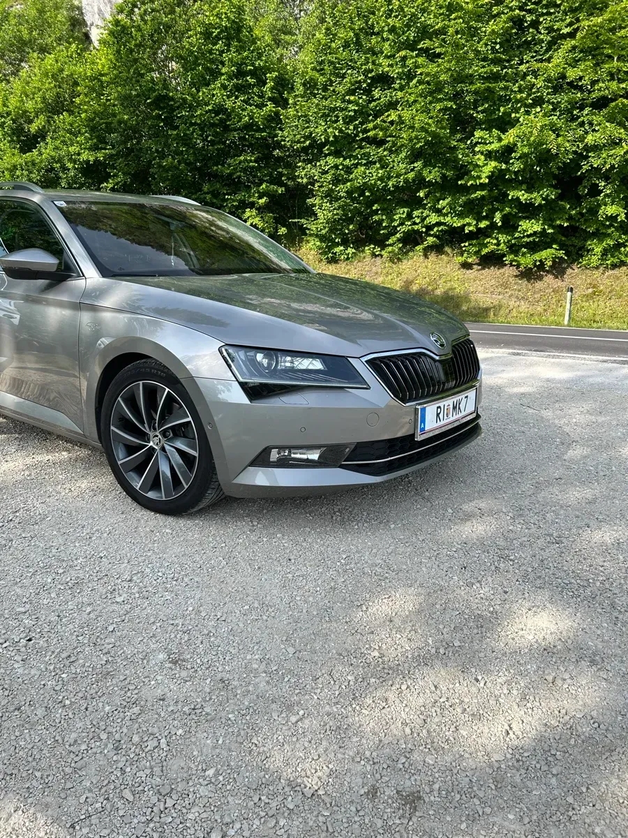 Skoda Superb 2018 photo 2