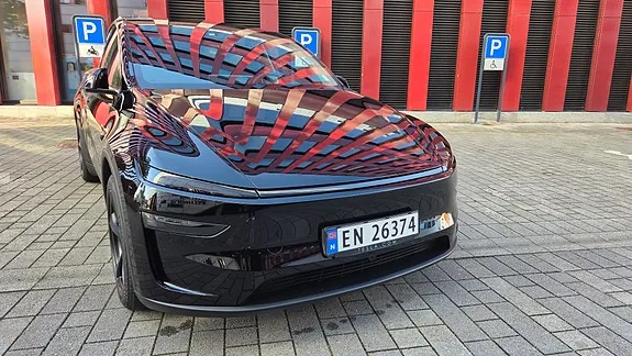 Tesla Model Y 2025 photo 5