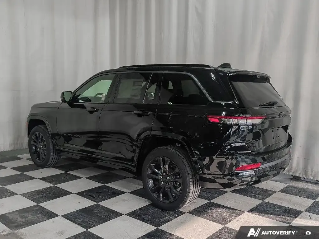 Jeep Grand Cherokee 2026 photo 4