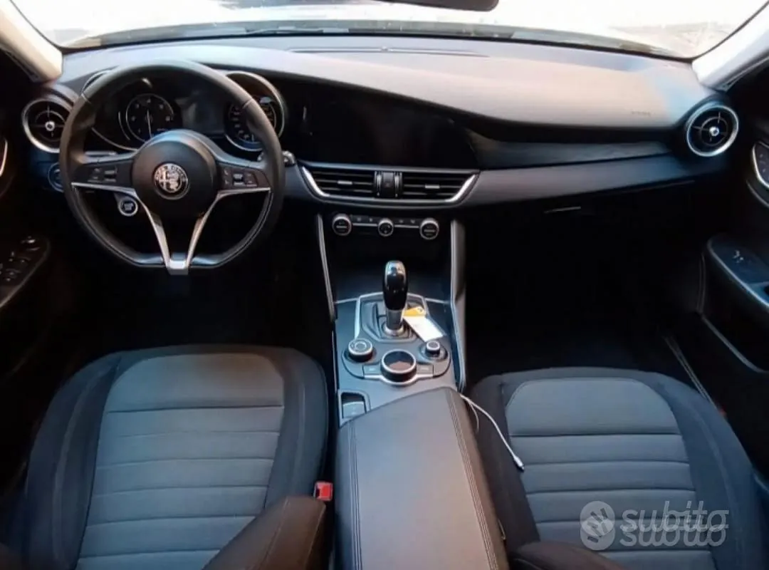 Alfa Romeo Giulia 2017 photo 2