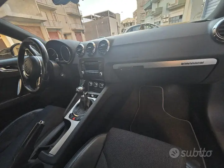 Audi Tt 2011 photo 5