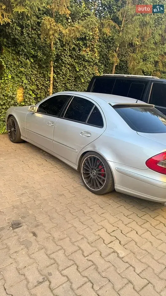 Mercedes-Benz E-Class 2004 photo 2