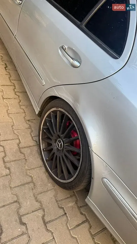 Mercedes-Benz E-Class 2004 photo 4
