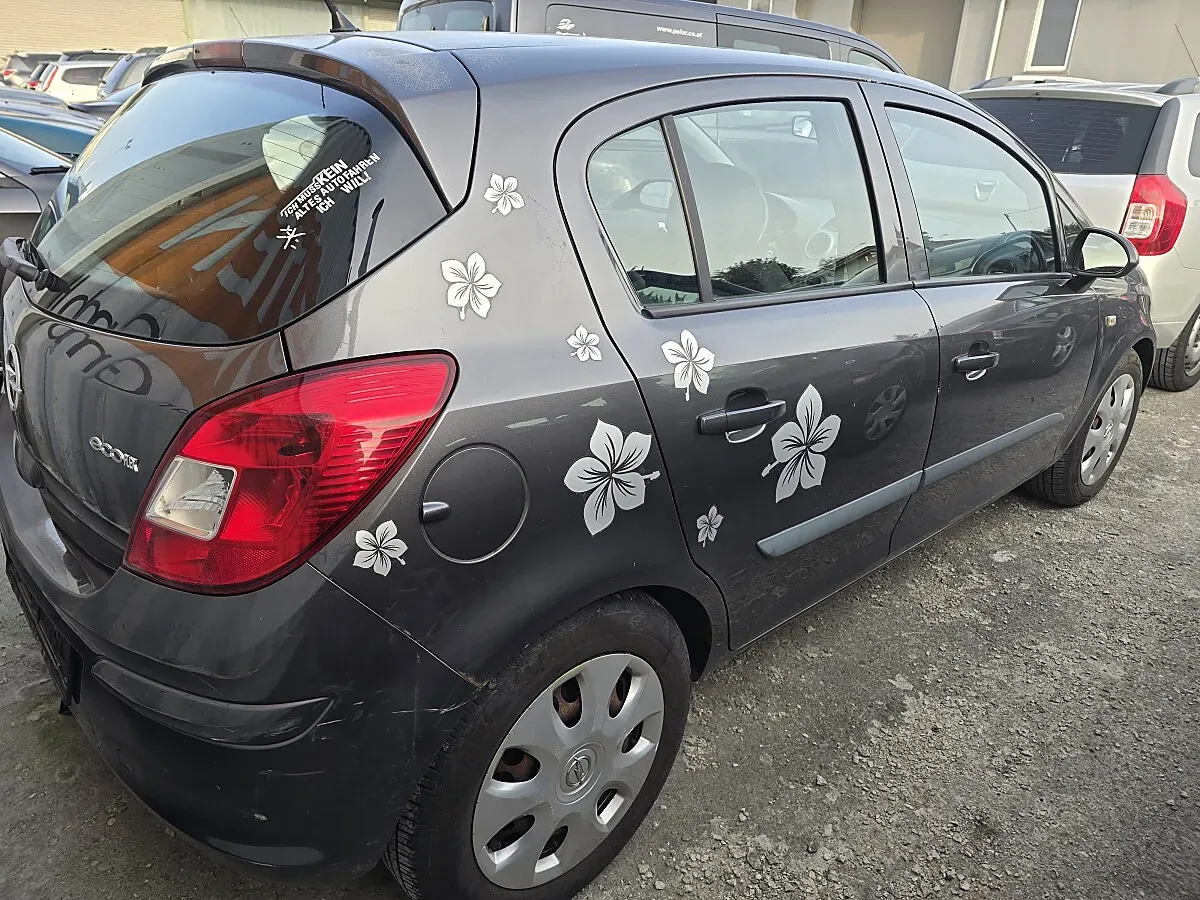 Opel Corsa 2011 photo 2