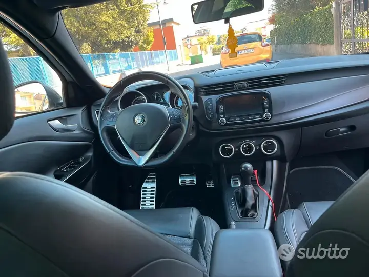 Alfa Romeo Giulietta 2014 photo 2
