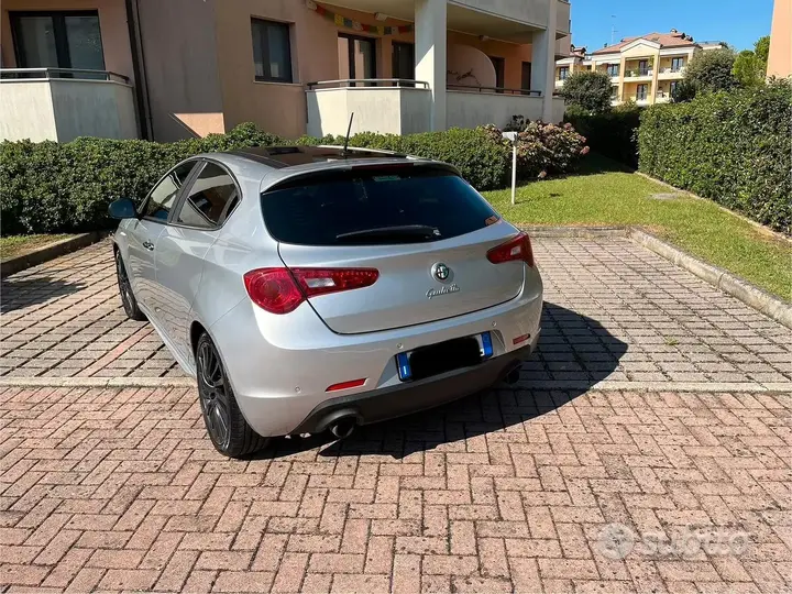 Alfa Romeo Giulietta 2014 photo 5