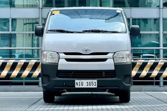 Toyota Hiace Commuter 2023 photo 3