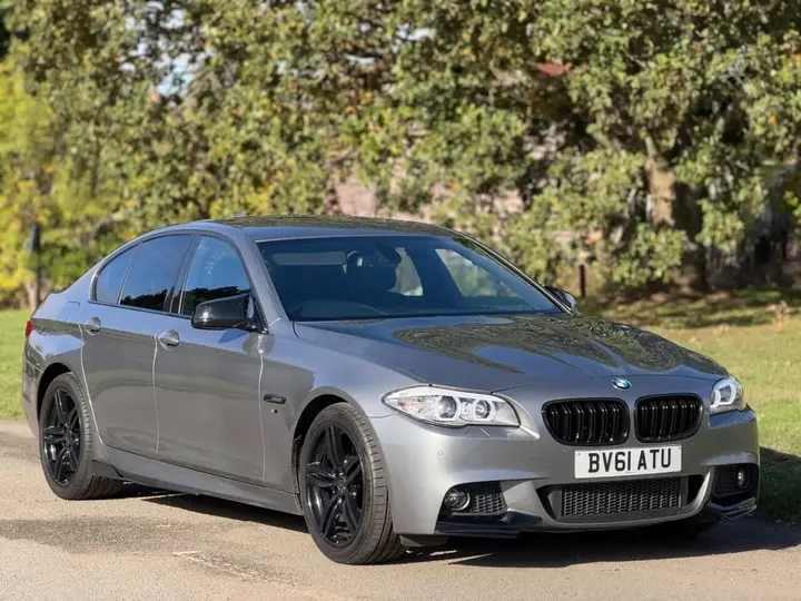 BMW 5 Series 2011 photo 2