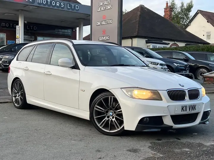 BMW 3 Series 2011 photo 2