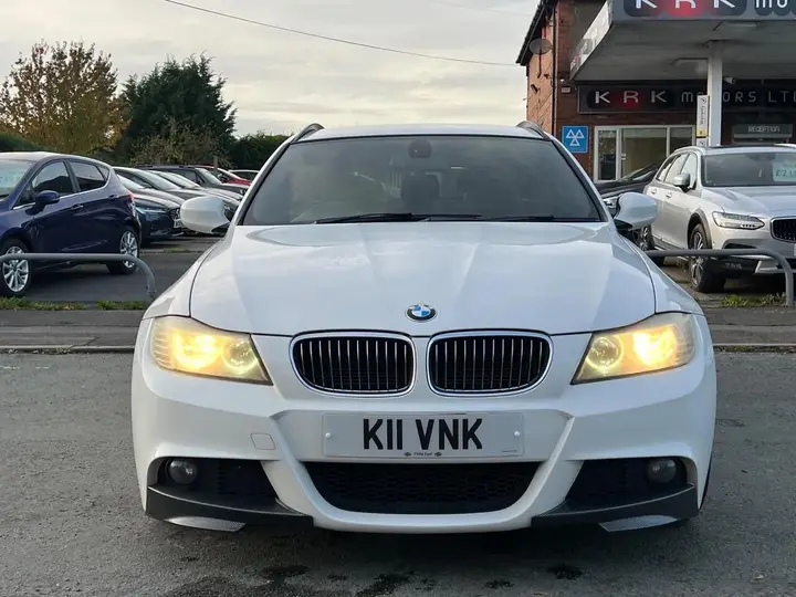 BMW 3 Series 2011 photo 3