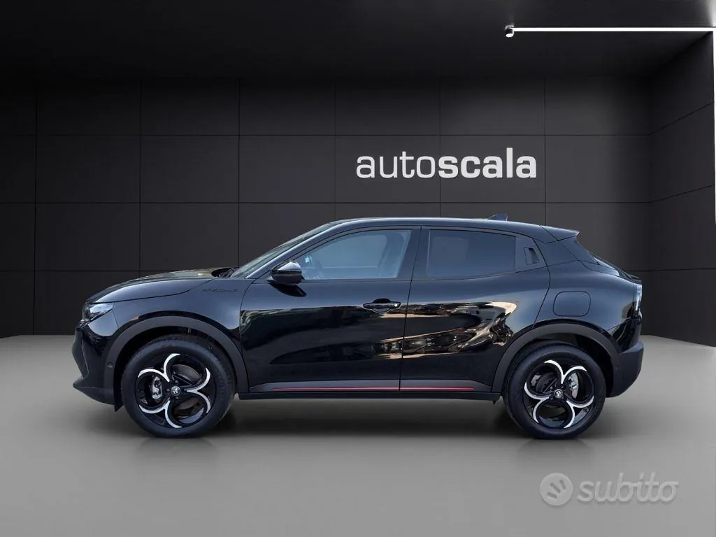 Alfa Romeo Junior 2025 photo 2