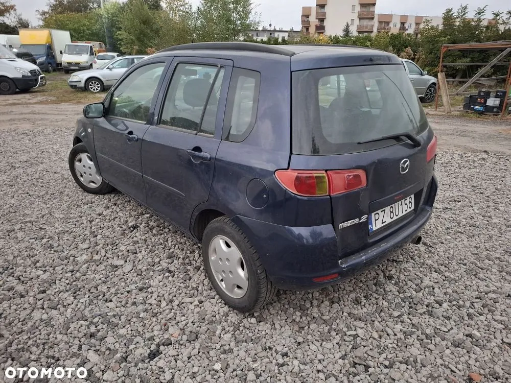 Mazda 2 2004 photo 2