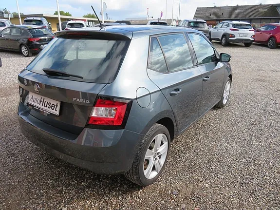 Skoda Fabia 2017 photo 4