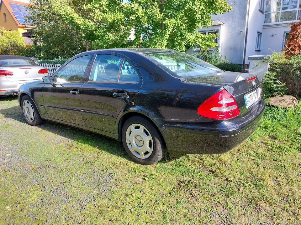 Mercedes-Benz E 240