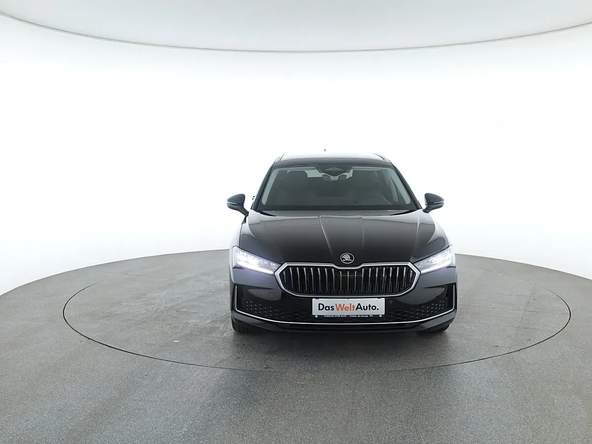 Skoda Superb 2025 photo 2