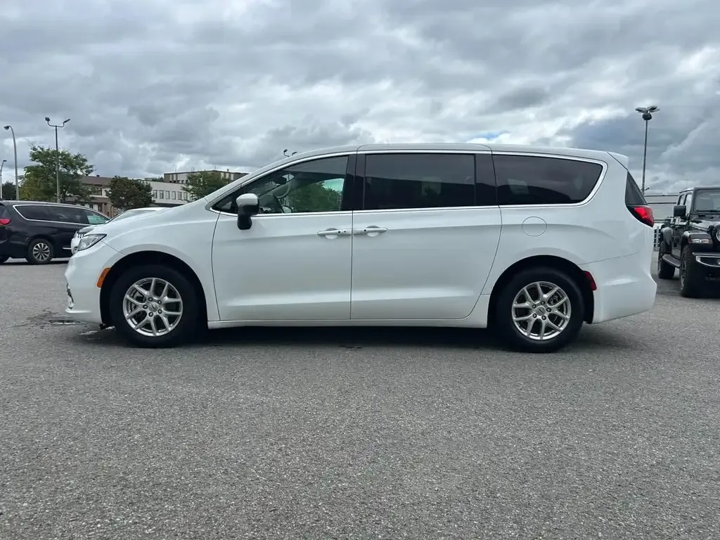 Chrysler Pacifica 2023 photo 5