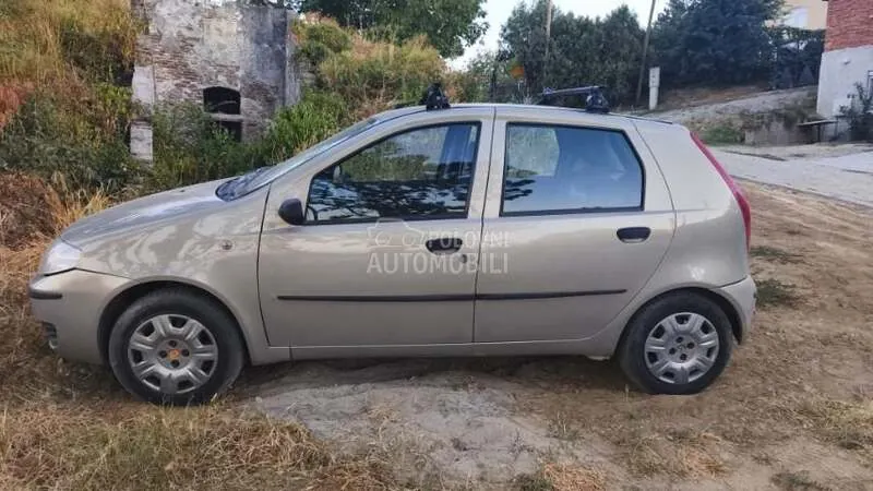 Fiat Punto 2011 photo 2