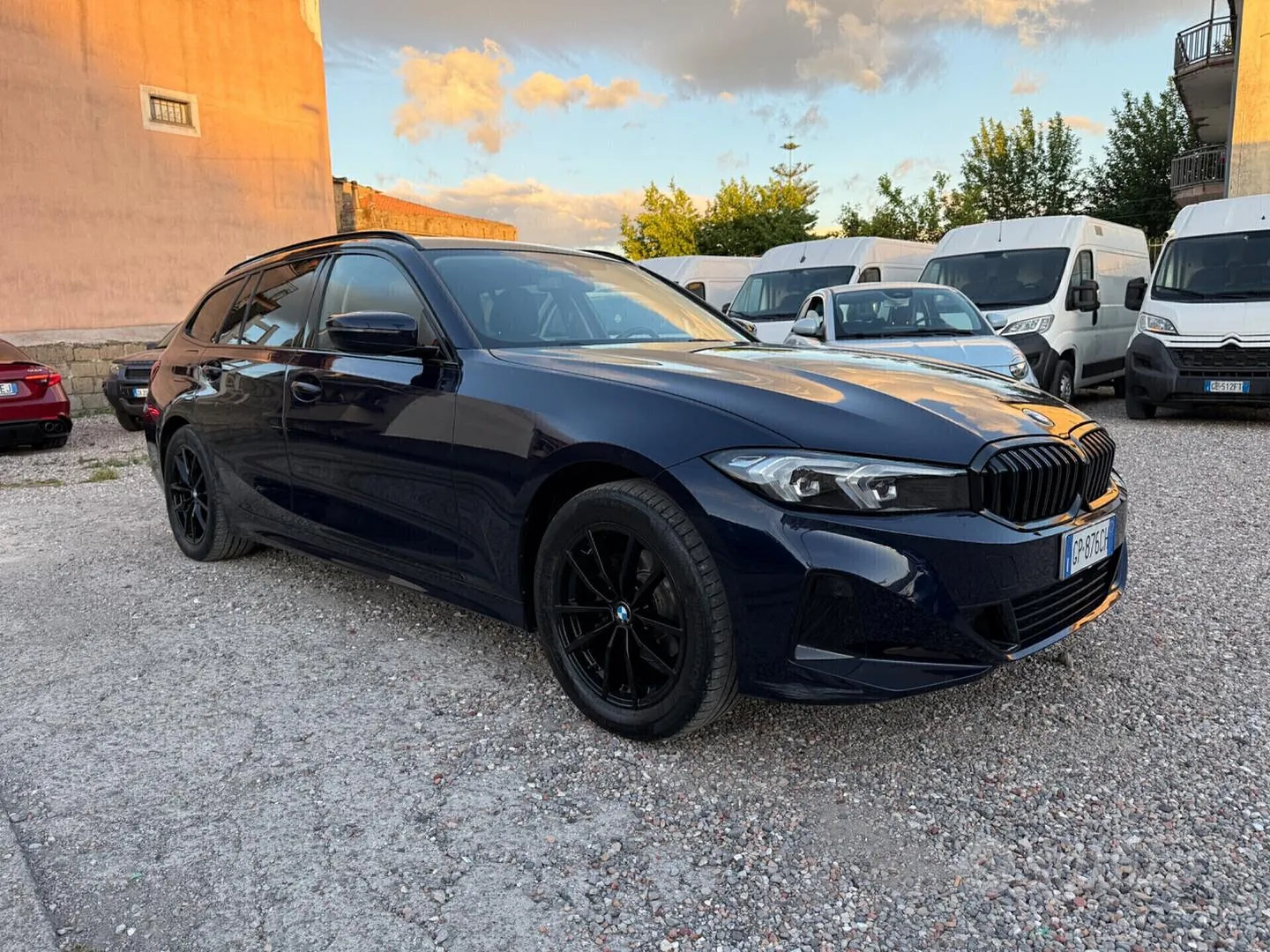 BMW 318I 2023 photo 3