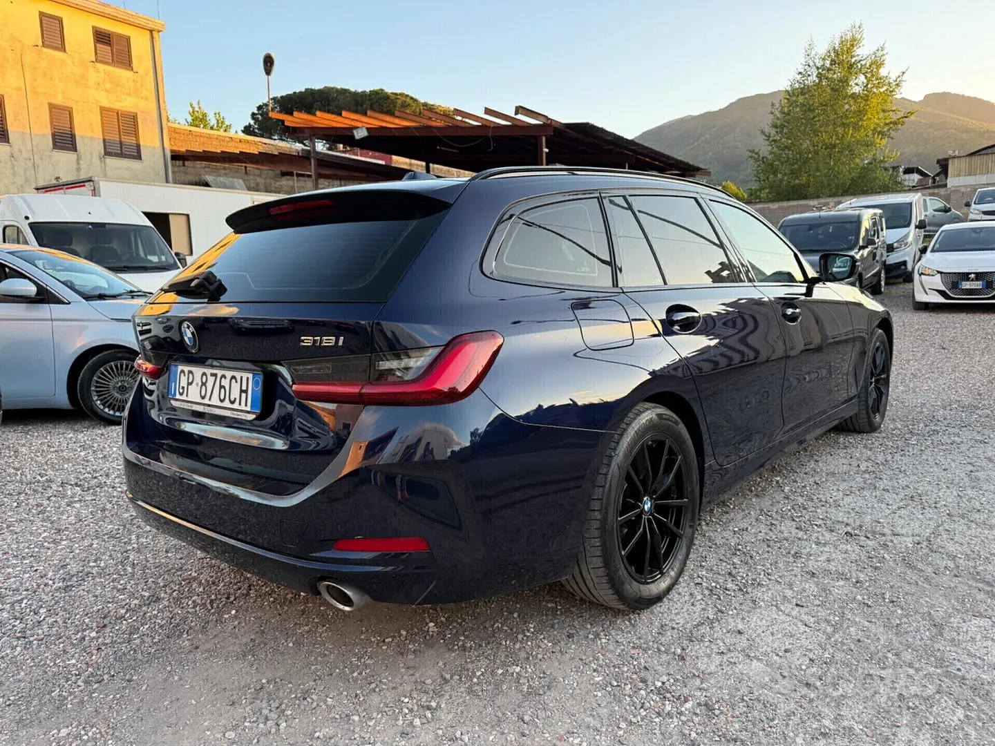 BMW 318I 2023 photo 2