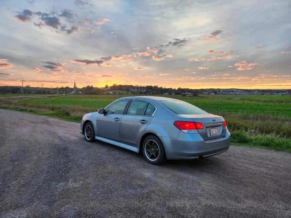Subaru Legacy 2011 photo 3
