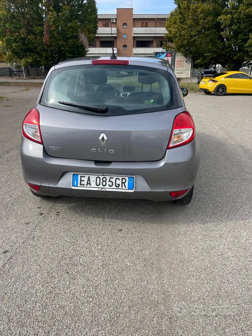 Renault Clio 2010 photo 5