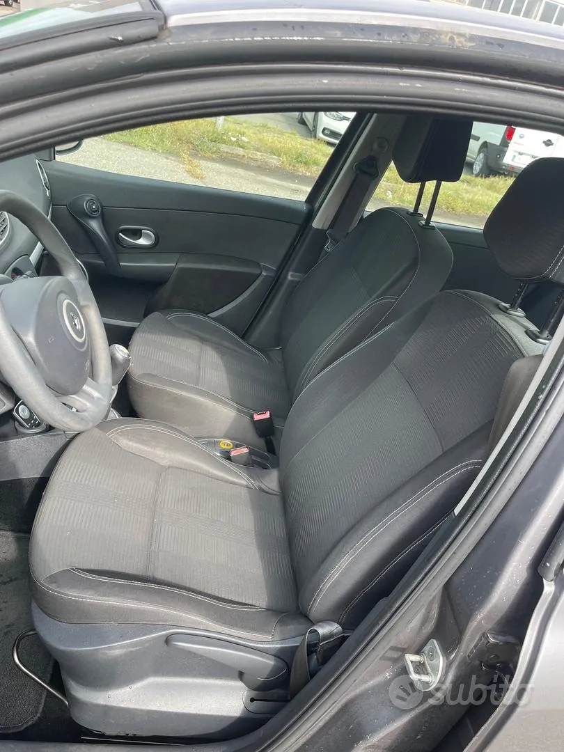 Renault Clio 2010 photo 3