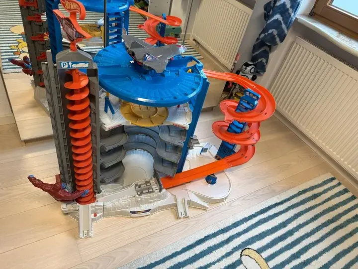 Hot Wheels Super Ultimate Garage