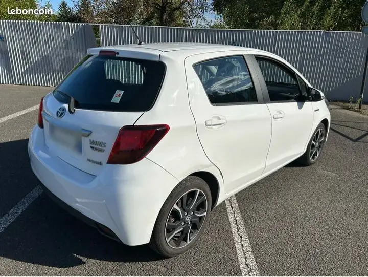 Toyota Yaris 2016 photo 3