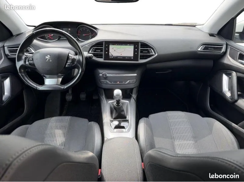Peugeot 308 2018 photo 3