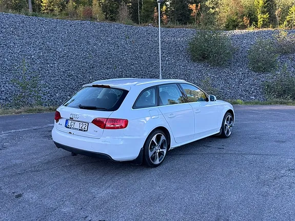 Audi A4 2011 photo 3