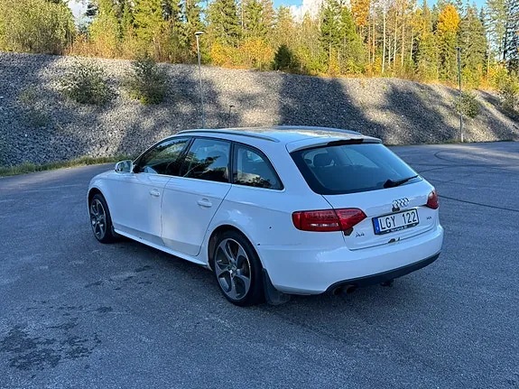 Audi A4 2011 photo 4