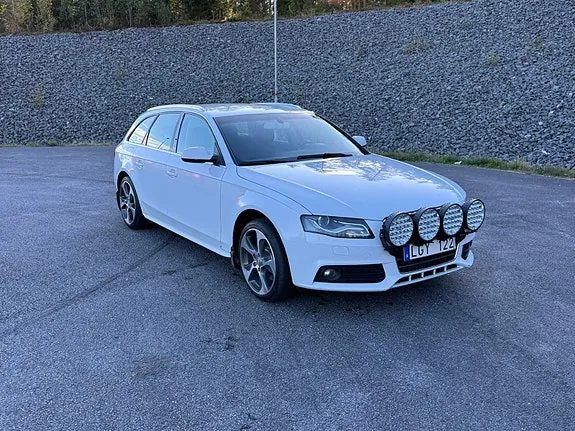 Audi A4 2011 photo 2
