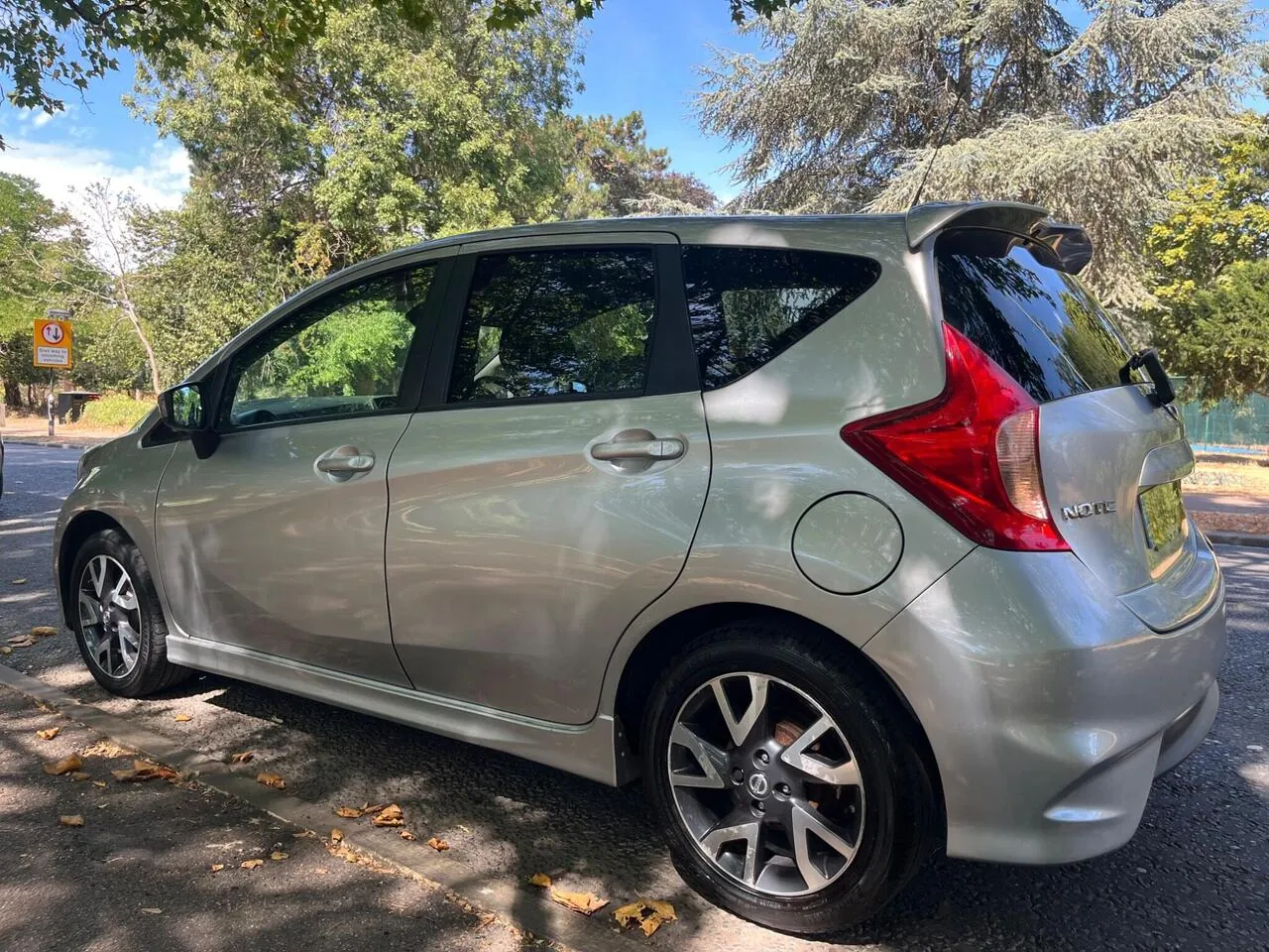 Nissan Note 2014 photo 4