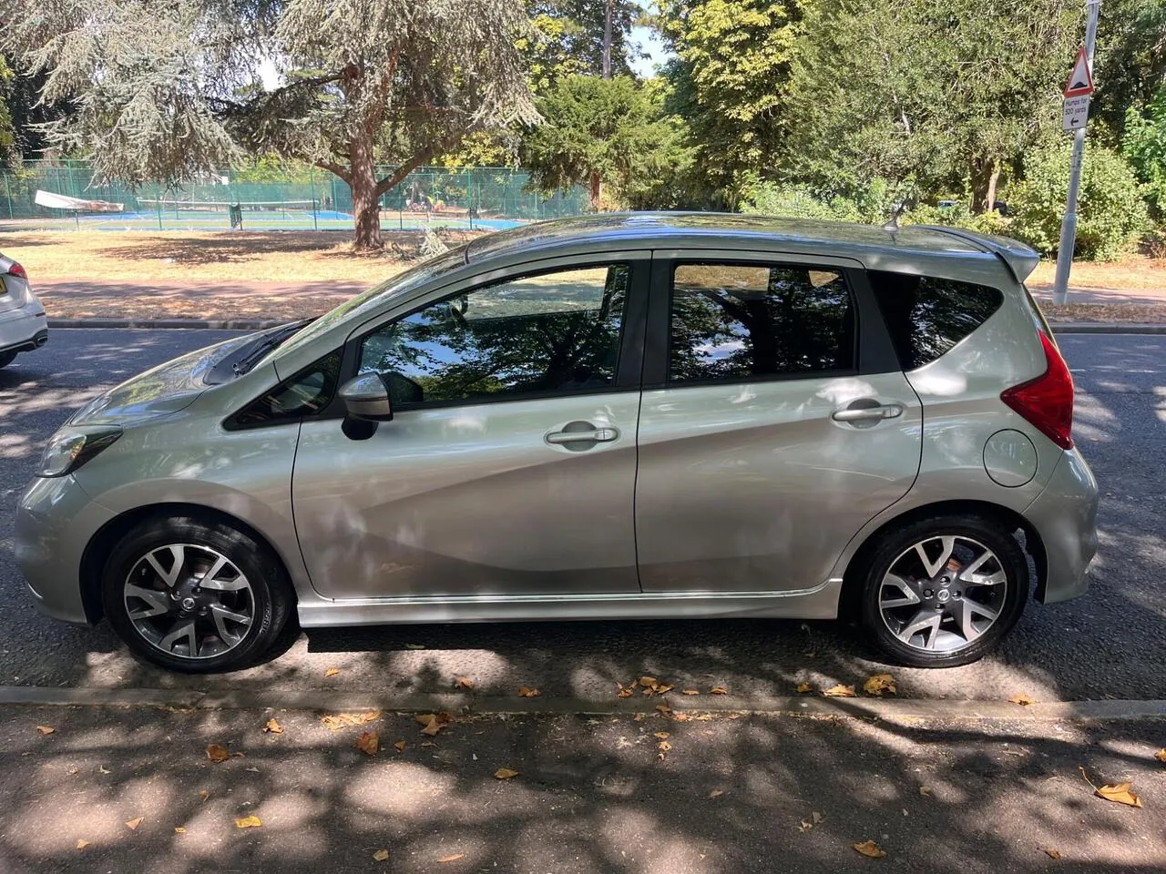 Nissan Note 2014 photo 3