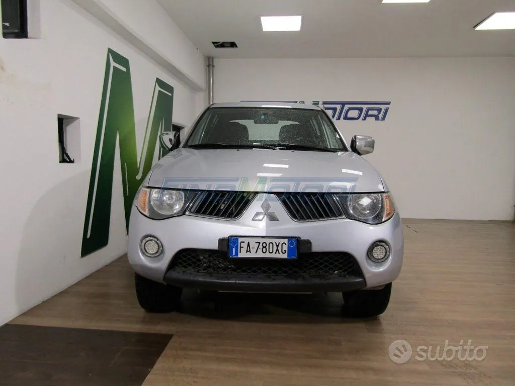 Mitsubishi L200 2009 photo 2