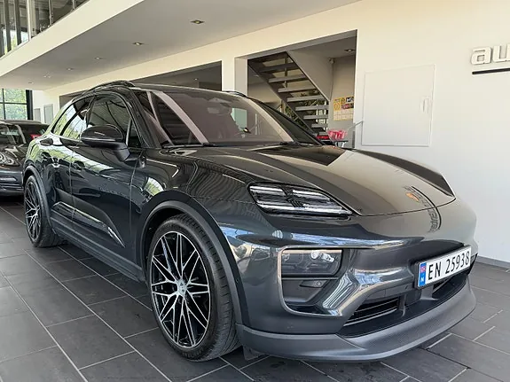 Porsche Macan 4 2025 photo 2