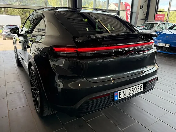 Porsche Macan 4 2025 photo 5