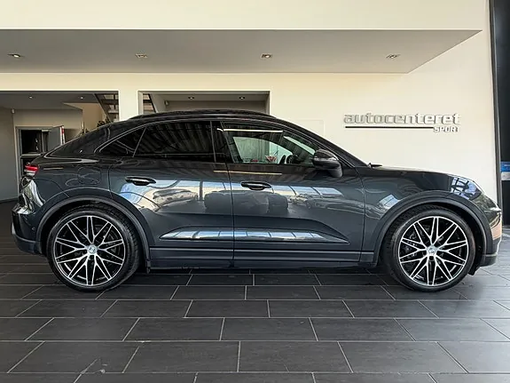 Porsche Macan 4 2025 photo 3