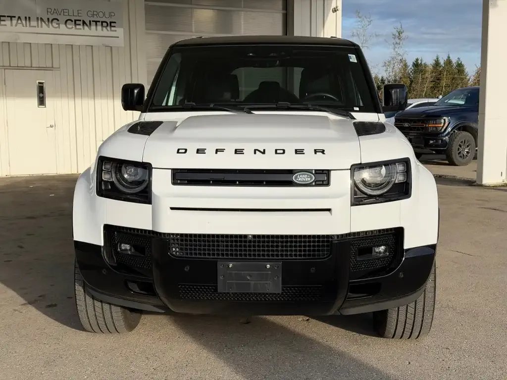 Land Rover Defender 2024 photo 2