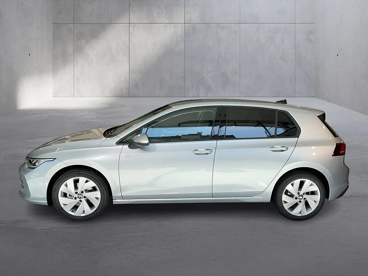 Volkswagen Golf 2026 photo 2