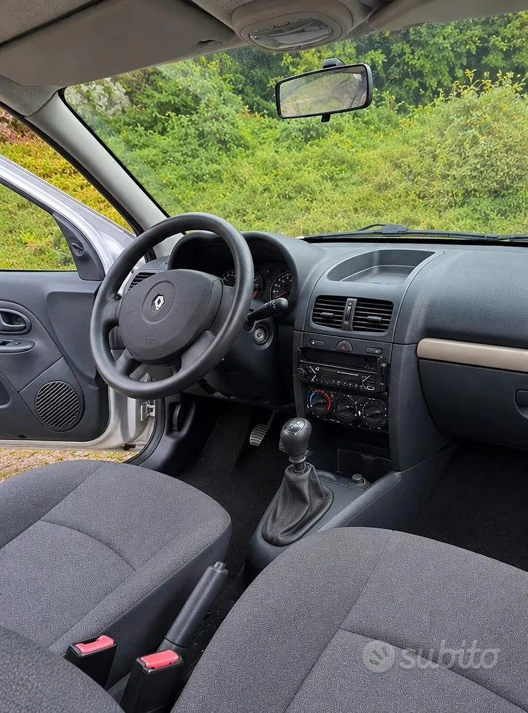 Renault Clio 2005 photo 3