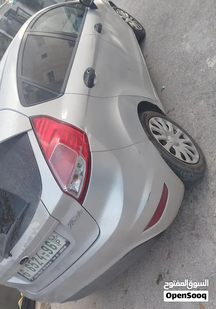 Ford Fiesta 2014 photo 2