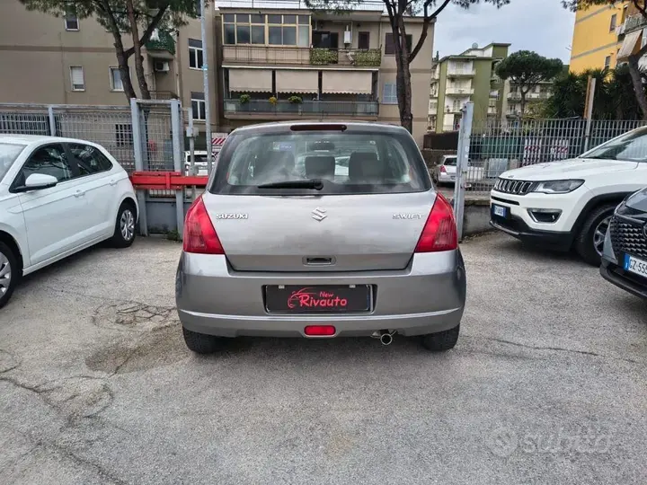 Suzuki Swift 2007 photo 4