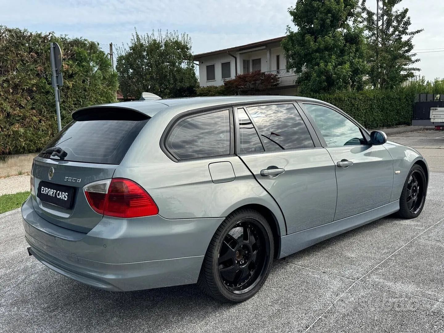 BMW 320D Touring 2013 photo 2