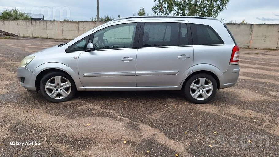 Opel Zafira 2009 photo 2