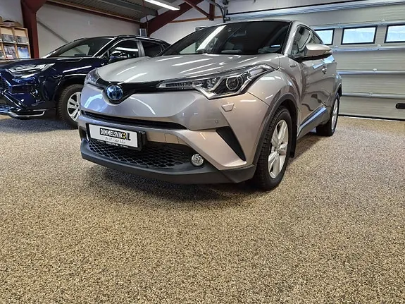 Toyota C-Hr 2017 photo 2