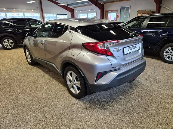 Toyota C-Hr 2017 photo 3