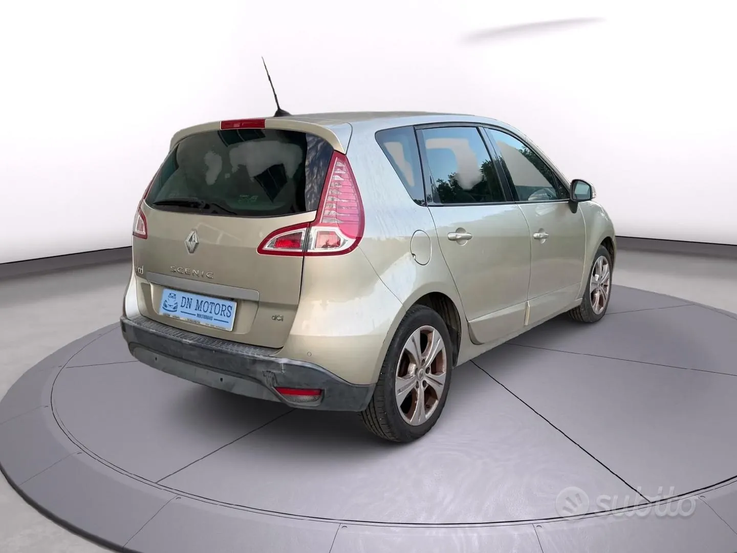 Renault Scenic 2012 photo 4
