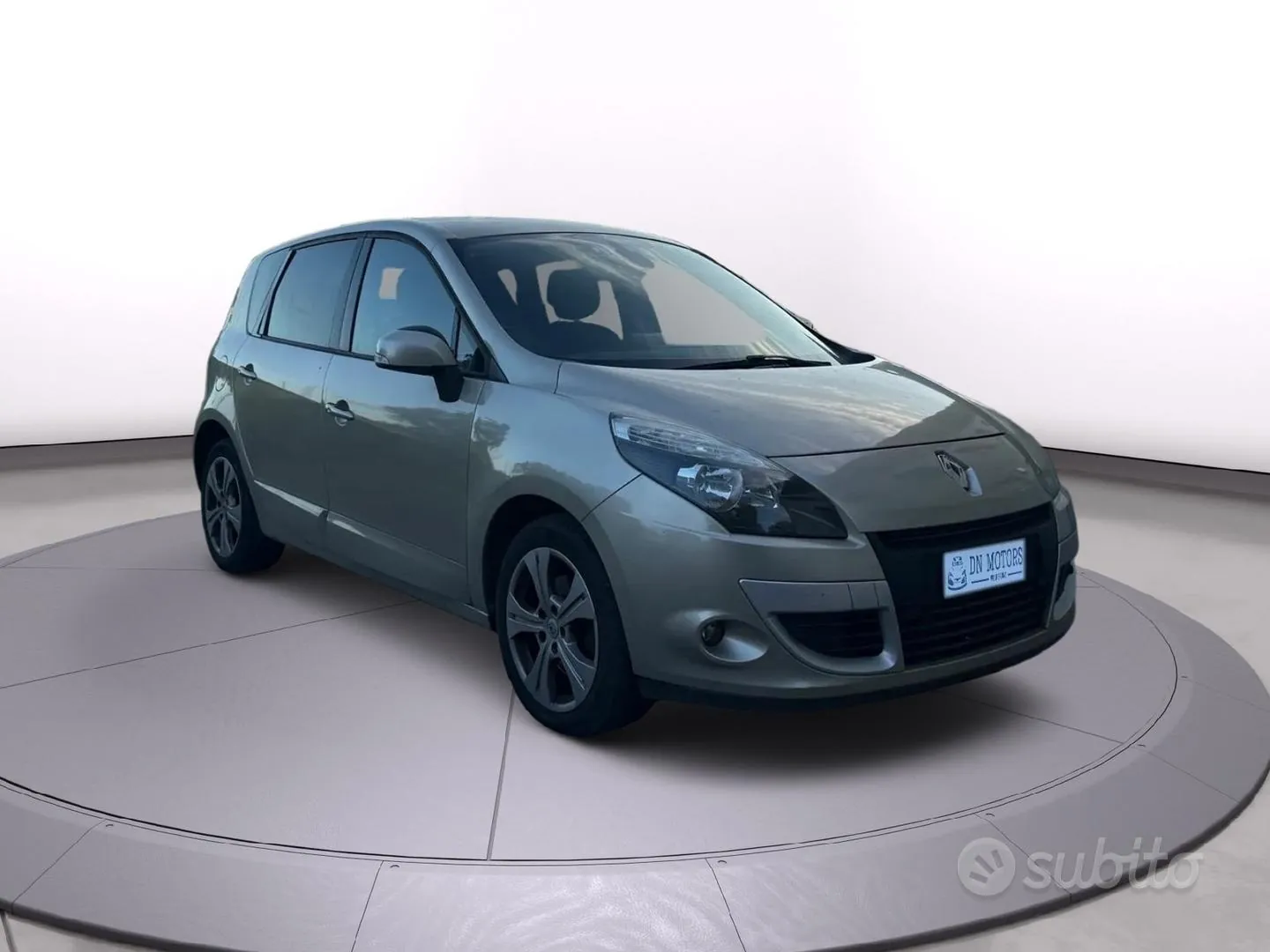 Renault Scenic 2012 photo 2