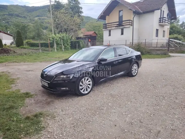Skoda Superb 2015 photo 2